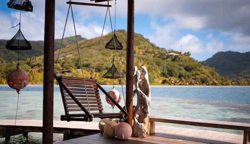 découvrez huahine, une île paradisiaque de polynésie française réputée pour sa nature luxuriante, ses lagons turquoise et sa culture authentique. idéale pour un voyage dépaysant entre plages, traditions et aventure.